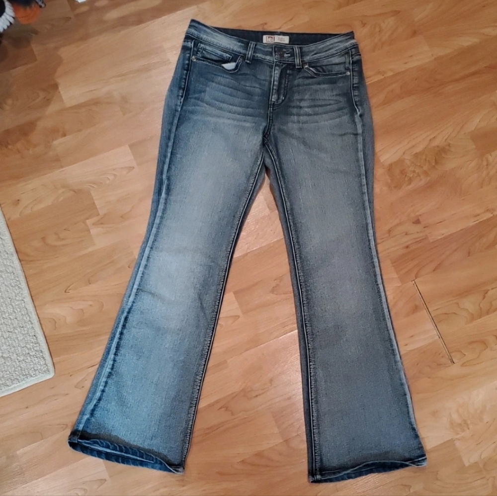 L.e.i Sophia hipster flare size 9 short